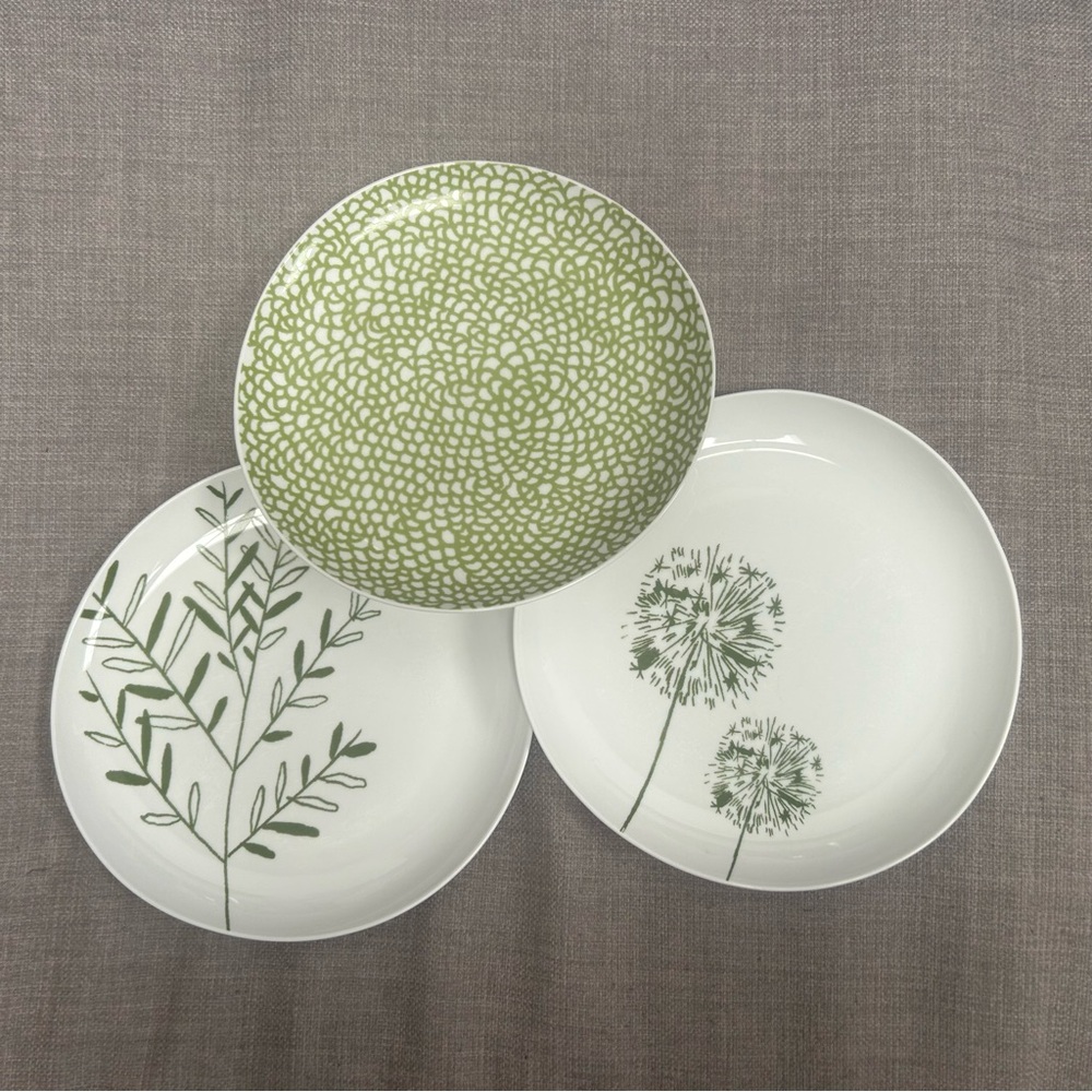 WEST ELM 3-pcs Green and White Botanical Dinnerware Set #0725257 - Picture 4 of 10